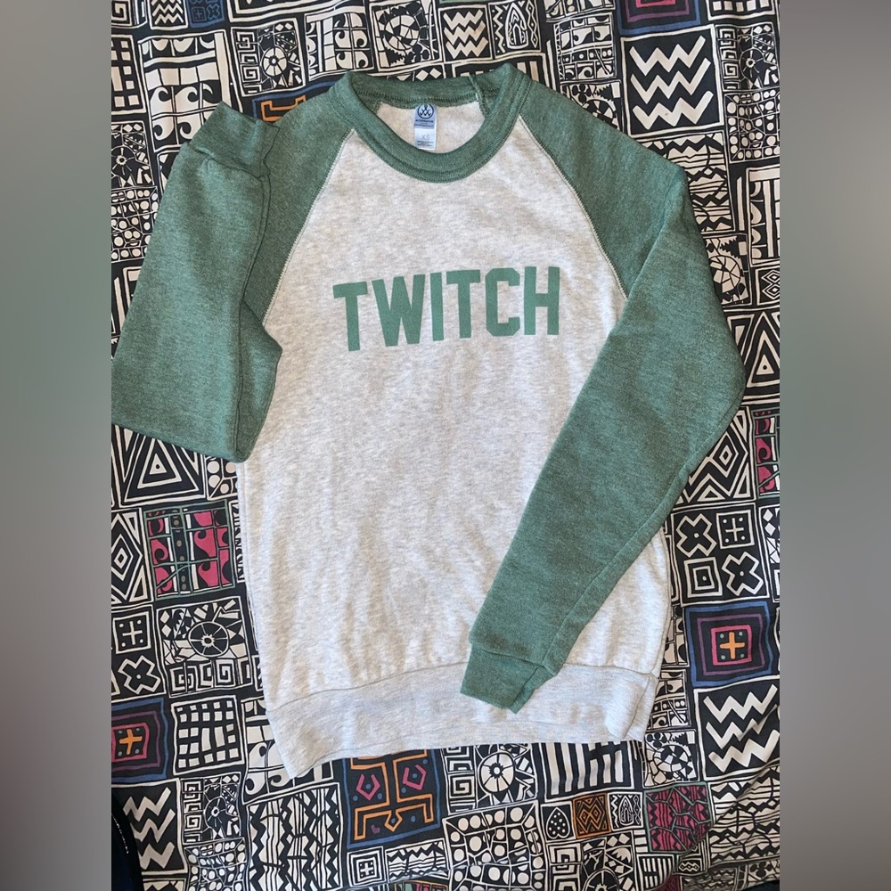 15% OFF (2 items) FREE Shipping (3+ items)